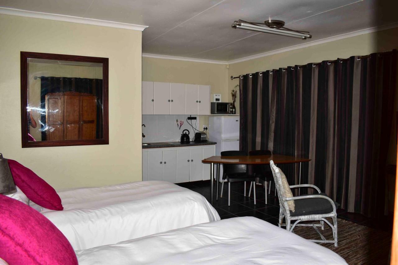 Hotel 13 Hobson à Secunda Extérieur photo