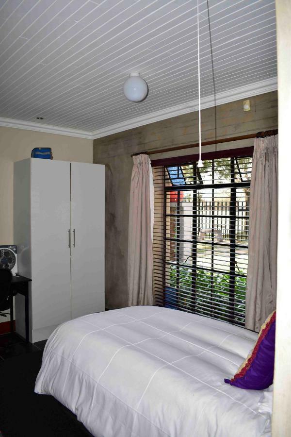 Hotel 13 Hobson à Secunda Extérieur photo